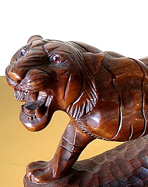 Тигр на охоте, скульптура из дерева, Япония, 1920-40-е гг.