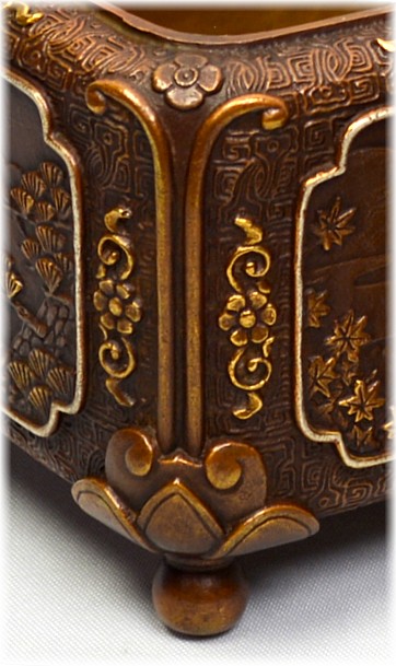 бронзовая шкатулка с рельефами, деталь. Япония, Такаока