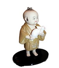 японская статуэтка Мальчик с Зайчиком. Японский интернет-магазин Мега Джапан