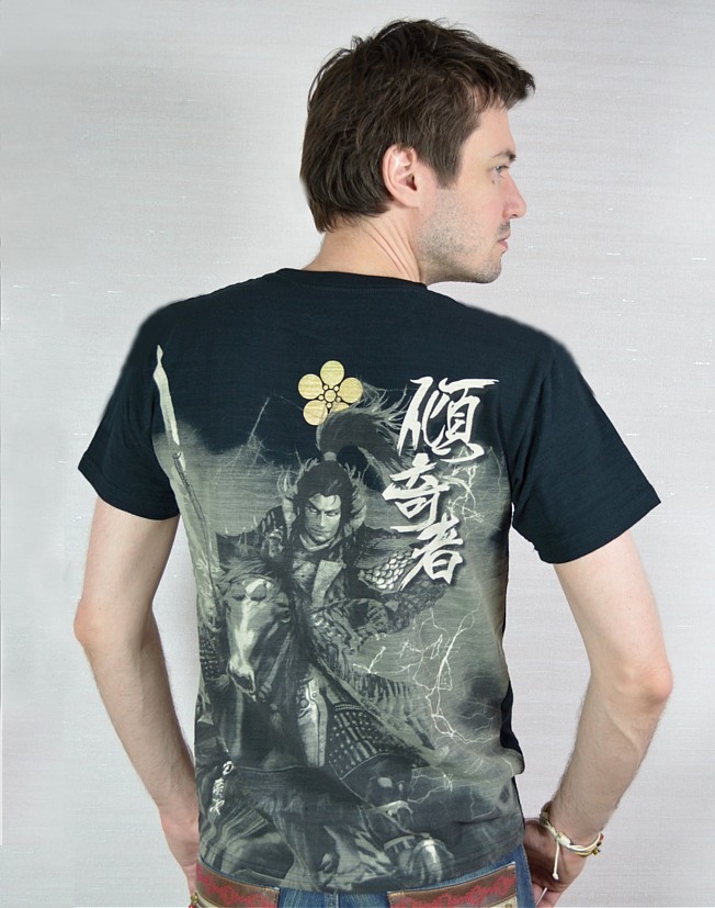 японская дизайнерская мужская футболка с изображением всадника самурая с копьем, сделано в Японии