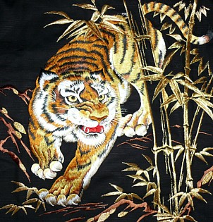 вышивка ма мужском кимоно Тигр