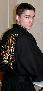 мужской короткий халат- кимоно с вышивкой, сделано в Японии