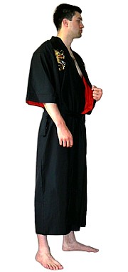 японское шелковое кимоно с вышивкой