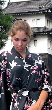 японское женское кимоно из натурального шелка