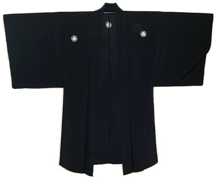 японская традиционная мужская одежда: летнее шелковое хаори с фамильными самурайскими гербами 