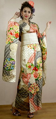 японская одежда: праздничное шелковое женское кимоно