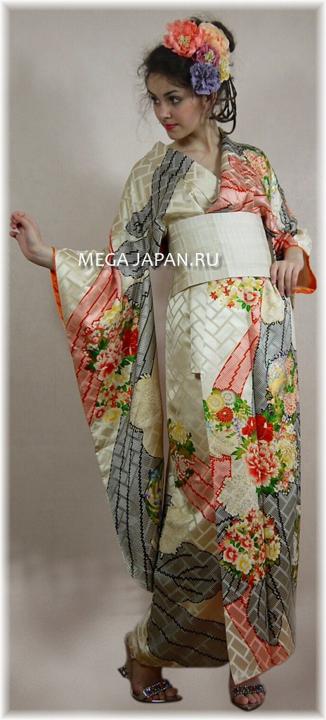 японское шелковое кимоно и пояс оби