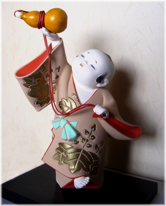 Малыш с тыквой-горлянкой в руке, статуэтка, 1960-е гг. Япония