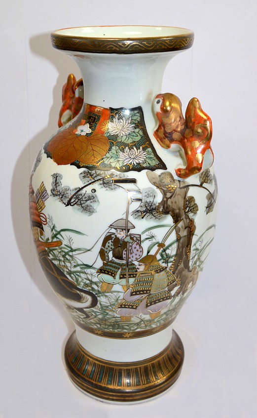 Японская фарфоровая ваза начала эпохи Мэйдзи