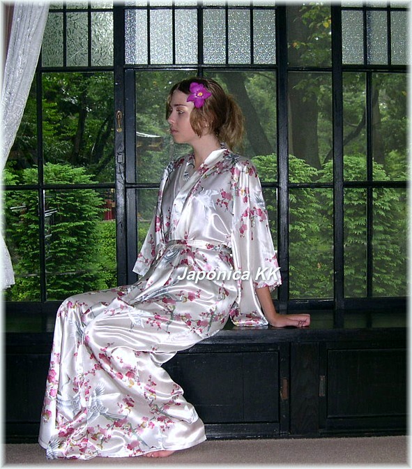 японское кимоно из натурального шелка - роскошный подарок женщине