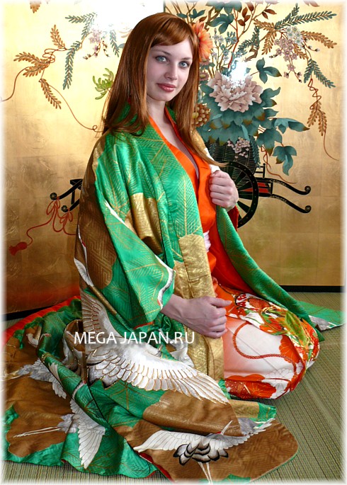 японское антикварное кимоно с ручной вышивкой и росписью